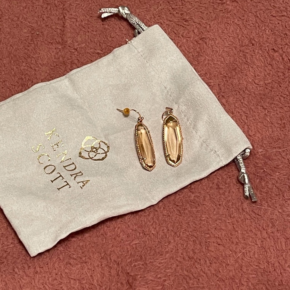 Peach Kendra Scott earrings.